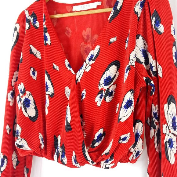 ASTR The Label red floral cropped top, size S - Picture 4 of 8